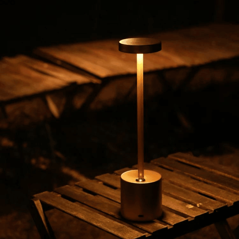 Luminária-de-Mesa-Touch-Dourado-Trazida