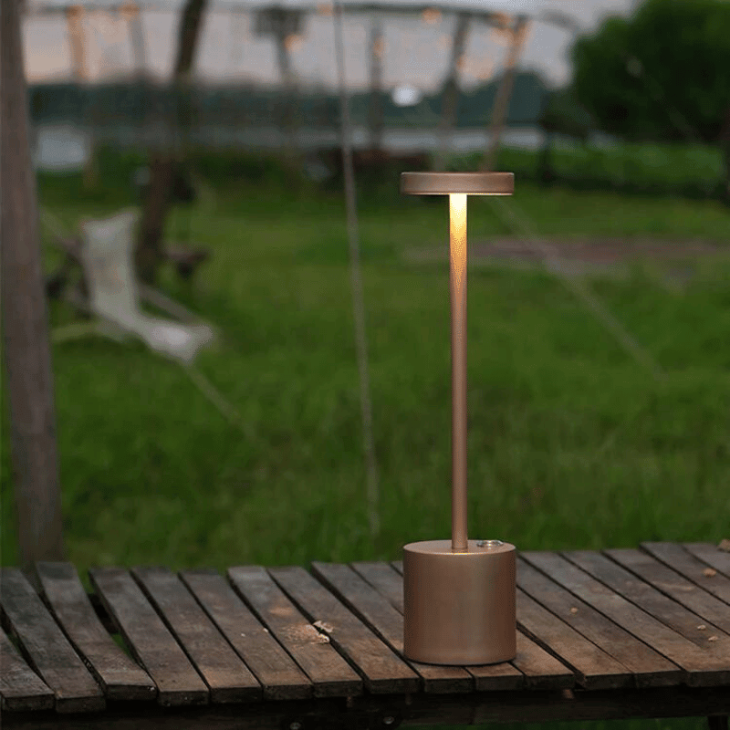 Luminária-de-Mesa-Touch-Dourado-Trazida